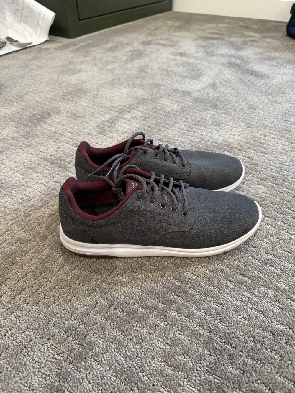 Men's Casual Grey and Burgundy Low-Top Sneakers